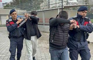 Araçlarında uyuşturucu hap ele geçirilen 2 kişi...