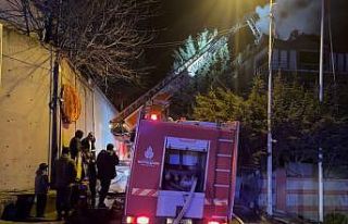 Arnavutköy’de 4 katlı binanın bacasında korkutan...