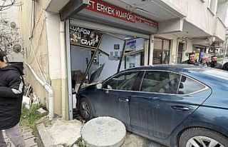 Arnavutköy’de ilginç kaza: Traş olan müşteri...