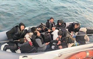 Ayvalık açıklarında 10 göçmen kurtarıldı