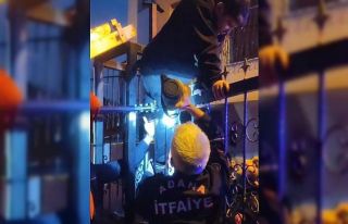 Bacağına demir korkuluk saplanan çocuk hastaneye...