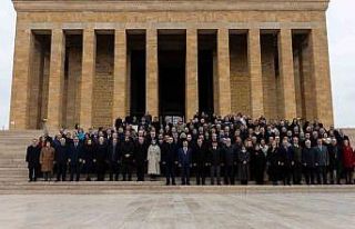 Bakan Fidan, büyükelçilerle Anıtkabir’i ziyaret...