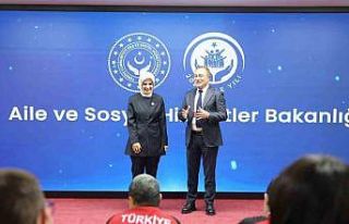 Bakan Göktaş engelli sporcularla bir araya geldi