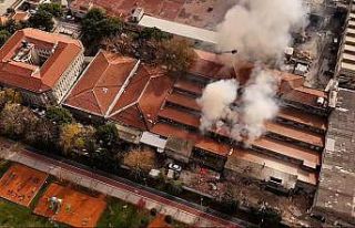 Bakırköy’de fabrika yangınında yükselen dumanlar...