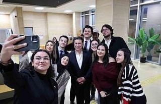 Başkan Aras: "Gençlerden gelen her fikri desteklemeye...