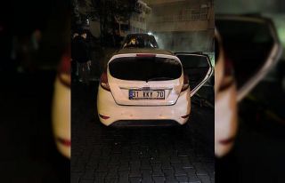 Batman’da park halindeki otomobil yandı