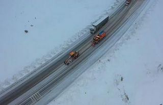 Bayburt ve Erzincan’ın yüksek kesimlerinde kar...