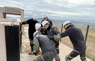 Bayburt’ta Çevik Kuvvet personeline enkazda arama...