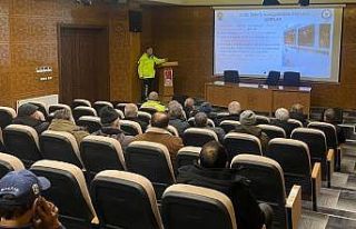 Bayburt’ta okul servis sürücülerine trafik eğitimi...