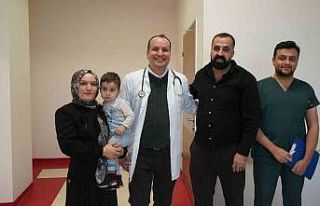 Bebeğin yuttuğu mıknatıslar bağırsak delinmesine...