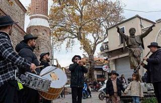 Bergamalı kadınlardan tarihi arastada panayır