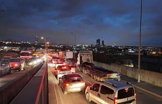 Beylikdüzü Ambarlı’da eylem yapan tır şoförleri...