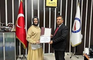 Bilgili öğrencilerle kariyer söyleşisinde bir...