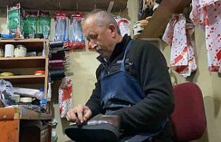 Bolu’da 35 yıllık ustadan kışlık ayakkabı...