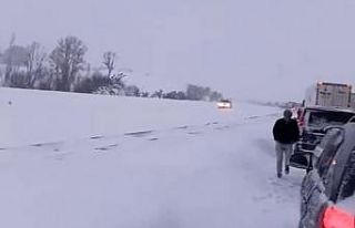 Bolu’da kar nedeniyle kapanan Gerede-Karabük yolu...