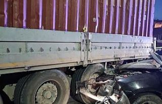 Bozüyük’te otomobil, park halindeki tıra arkadan...