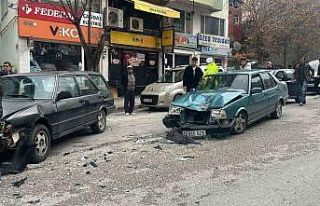 Burdur’da 2 Tofaş çarpıştı: 1 yaralı
