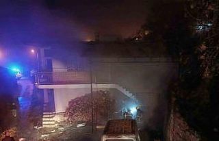 Burdur’da evde çıkan yangın hafif ticari araca...