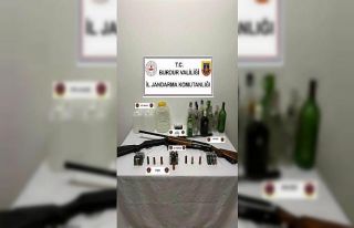 Burdur’da yeni yıl öncesi kaçak alkol ve silah...