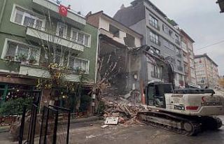 Bursa’da ilginç bir yıkım