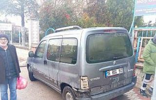 Bursa’da otomobil hafif ticari araca çarptı: 2...