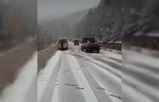 Bursa’da yoğun kar yolları kapattı