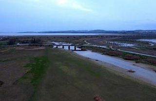 Büyükçekmece gölünde su azalıyor