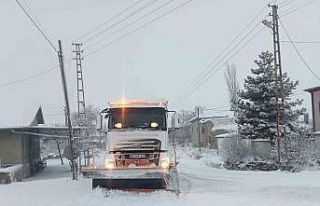 Büyükşehirden karla mücadele: 61 mahalle yolu...