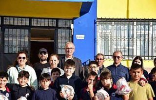 Büyükşehir’den okullara spor ekipmanı desteği