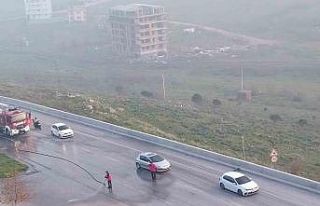 Cam paleti yüklü kamyonetten düşen cam parçaları...