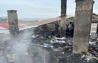 Çatak’ta çatı yangını: 2 kişi dumandan etkilendi