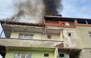 Çatı katı alev topuna döndü