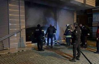 Çay toplama makinesi deposunda yangın