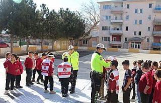 Çayırlı’da öğrencilere trafik güvenliği eğitimi