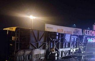 Çekmeköy’de kontrolden çıkan otobüs takla attı