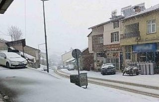 Çelikhan beyaza büründü