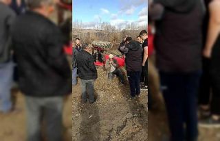 Cenaze aracı ile traktör çarpıştı: 4 yaralı