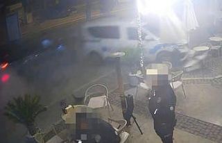 Çeşme’de otomobilin polis aracına çarptığı...