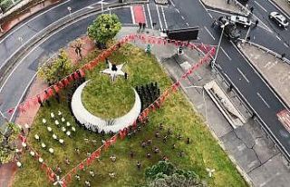 Çevik kuvvet personelinden şehitler için anlamlı...