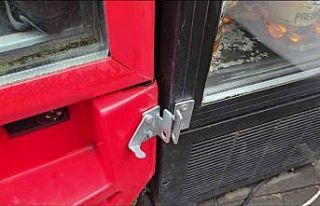 Çocuklar büfenin kilidini çözdü: İşletmeci...