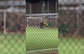 Çocukların maçında kadın hakeme şiddet