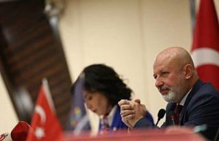 Çolakbayrakdar: "Kimse sahte kahramanlık peşine...