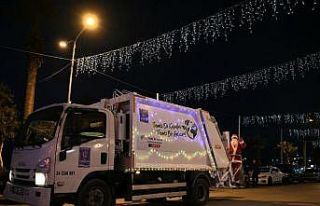 Çöp kamyonlarını ışıklarla süsleyen Kuşadası...