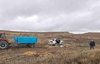 Çorum’da otomobil şarampole yuvarlandı: 2 yaralı