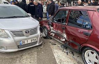 Çorum’da üç araç çarpıştı: Sürücüler...