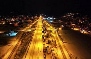 D-100 karayolunda kar çilesi: Araçlar mahsur kaldı