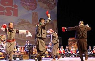 Denizli’de düzenlenen "Urfa Sıra Gecesi"...