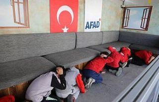 Deprem anı gerçekçi bir ortamda canlandırıldı