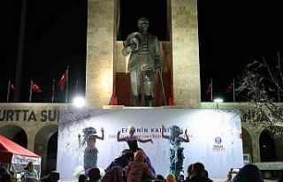 Didim Cumhuriyet Kent Meydanı’nda yılbaşı coşkusu...