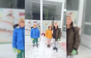 Diyadin’de çocuklar karın tadını kardan adam...